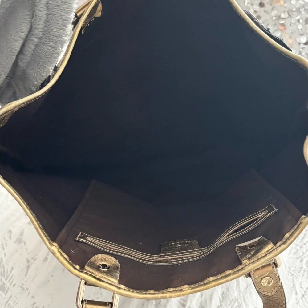 Gucci Brown Monogram Tote with Pink Floral Appliqués - Picture 7 of 8